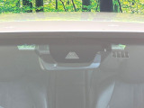 【プリクラッシュセーフティ】前方の車両等を検知し、衝突しそうな時は警報で注意を促し、ブレーキを踏む力をサポート。ブレーキを踏めなかった場合は衝突被害軽減ブレーキが作動、衝突回避をサポートします。