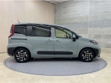 「中古車ハイブリッド保証」付き。ハイブリット機構を無償で保証します。保証期間は初度登録年月から10年目まで、または3年間の長い方。但し累計走行距離が20万km以内。