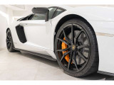 Bianco IsiBicolor S-trimDione Forged rims 20/21high gloss blackBrake calipers in orangeTransparent Engine BonnetExterior Style PackageFully electric and heated seatsRearCamera