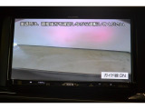 バックモニター付き。車両後方の映像が画面に表示されるので、車庫入れが苦手な人も安心です。ただし、目視確認もお忘れなくお願いいたします。