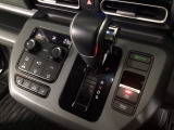 オートマチックシフトレバーは、手になじみ操作しやすい形状で安全運転にもつながります♪