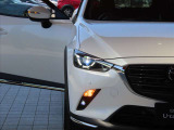 アダプティブLEDヘッドライト カメラや車速センサーと連動して、ハイ、ロー、ワイドローのLEDライトを常に最適な配光に自動制御する優れものです!
