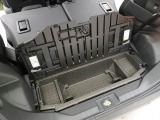 フレキシブルボードが標準装備なので荷室床の高さや形を変えることで、積む荷物に応じて使い分けできるアレンジ性が高い機能です。