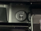 充電用USB端子付き。スマートフォンなどの充電に便利です。