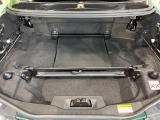 積み下ろしのしやすいデッキにはたっぷりと荷物を積み込んでいただけます。遊びから仕事まで、様々なシーンで頼れます♪