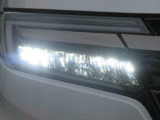 切れにくく明るいLEDヘッドライト装備!