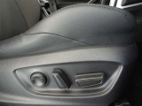 パワーシート搭載。微妙な調整が手軽にでき、ピッタリのポジションで運転することが可能です。