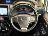 【純正革巻きステアリング】上質な革を使用することで、手にしっかり馴染みとても運転しやすいハンドルです♪