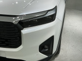 LEDヘッドライトは、点灯の瞬間から最大光量を発揮し、突然暗くなるトンネルなどでの安定感を高めます。