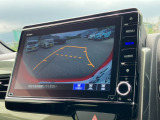 バックモニター装備。画面にて後方の確認が行えるので、バック駐車や車庫入れの際には重宝します。車の運転に慣れない方でも安心のガイドライン表示機能付。