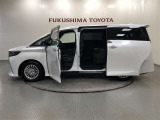 【まるごとクリーニング】シートを取り外し、車内を徹底洗浄。隅々まで丁寧に仕上げています。