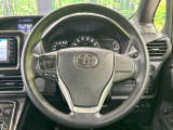 インテリアに合わせたデザインのステアリングは、運転される方のことも考え、運転しやすい形状、大きさです。是非一度、実際に触ってお確かめください。