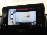 車体の前後左右に設置されたカメラにより、リアルタイムで安全確認ができるところが大きな魅力。十字路や駐車場、狭い路地での走行など、死角ができやすい場面で力を発揮します。