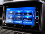 CD、DVD、Bluetooth、AM、FM、スマートフォン接続ができます。