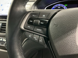 ステアリングにオーディオ操作スイッチが付いています。オーディオ画面に直接タッチしなくても操作が出来ますので、運転に集中できます。