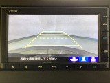 【バックカメラ】運転が苦手な方も車庫入れラクラクです!ギアをリバースに入れれば自動的に切り換わりますので、面倒な操作は不要です♪狭い駐車場もお車を傷つけず安心ですね!