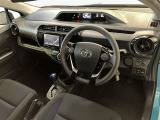 運転席は見やすく整理され、ナビも美しく装着され操作性にも優れています!