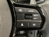 【アダプティブ・クルーズ・コントロール】予め設定した車速内でクルマが自動的に加減速。 前走車との適切な車間距離を維持しながら追従走行し、高速道路でのドライバーの疲労を軽減してくれる嬉しい機能付♪