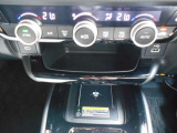 運転席&助手席シートヒーター付き☆左右独立温度コントロール式フルオートエアコンで室内快適です♪