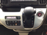 オートマチックシフトレバーは、手になじみ操作しやすい形状で安全運転にもつながります♪