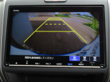 リアワイドカメラシステム!従来の視野に加えて、後方側方を約180&deg;まで見えるワイドビューと、後方を真上から見たような視野で駐車時などに便利なトップダウンビューの3つの視野があります!