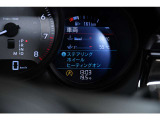 オプションのステアリングヒーターが付いております。マカンでは付いているは珍しく冬のドライビングには欠かせないものになります。