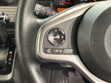 ステアリングにオーディオ操作スイッチが付いています。オーディオ画面に直接タッチしなくても操作が出来ますので、運転に集中できます。