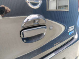 特に知らない場所での駐車・車庫入れなどには気を使います。 そんな時にはバックカメラがとっても便利。 ドライバーの死角をサポートしてくれるので安心・安全が確保できます。