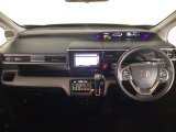 【前方視界】開放的な前方視界!運転がしやすく疲れにくいです♪窓が大きく、見通しがとっても良いおクルマですよ♪