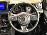 【純正革巻きステアリング】上質な革を使用することで、手にしっかり馴染みとても運転しやすいハンドルです♪