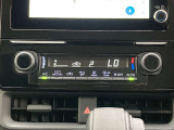 オートエアコンは温度を設定するだけで、自動で風量などを設定してくれます。運転しながら操作も必要ないので、安全性も向上します。