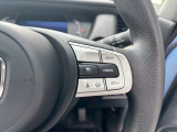 予め設定した速度で定速走行。先行車に近づいたら、システムが先行車との距離や速度差を測定し、自動的に加減速。適切な車間距離を維持しながら追従走行します。