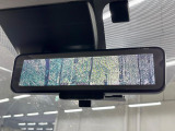 【デジタルインナーミラー】後席の大きな荷物や同乗者で後方が確認しづらい時でも安心!カメラが撮影した車両後方の映像をルームミラー内に表示。クリアな視界で状況の確認が可能です!