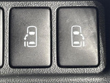 【両側パワースライドドア】スマートキーや運転席のスイッチで後席両側スライドドアの開閉が可能♪電動だから力を入れてドアを開ける必要が無く、小さなお子様でも簡単に開け閉めでき快適です♪