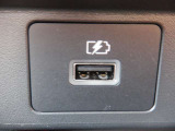 USB充電ソケット装備。
