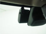 ◆ドライブレコーダー◆映像・音声などを記録する自動車用の装置です。 もしもの事故の際の記録はもちろん、旅行の際の思い出としてドライブの映像を楽しむことができます。
