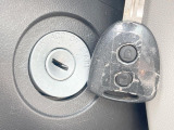 【キーレス】少し離れた場所からでもボタン一つでドアの開錠・施錠ができるのでとっても便利!ドアの鍵穴周りに傷をつけることもありません♪