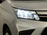 ヘッドランプに、消費電力の少ないLEDヘッドランプを採用。夜間の道路を明るく照らしてくれます。