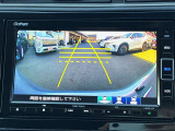 【バックモニター】後方の障害物や歩行者を確認できるバックモニター。狭い駐車場や混雑した場所でも安心して車を操作できます。