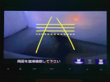 バックでの車庫入れも安心です! リアカメラが付いているバックモニター付のナビを装備しております。操作線もついており距離感も画面から確認できます。
