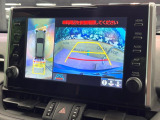 【パノラミックビューモニター】専用のカメラにより、上から見下ろしたような視点で360度クルマの周囲を確認することができます☆死角部分も確認しやすく、狭い場所での切り返しや駐車もスムーズに行えます。