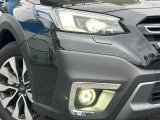 【LEDヘッドライト】悪天候や夜間走行時も良好な視界を確保し安心して運転できる高輝度LEDヘッドライトを装備!点灯速度が早く、消費電力も抑えられています。