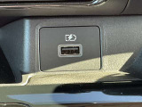 フロントにもUSB充電ポート装備!
