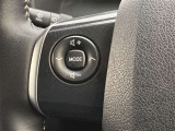 運転中、オーディオの操作をしてて、ハッとしたことはありませんか?ステアリングスイッチは、運転中でもハンドルでオーディオの操作が可能です。安全なドライブをサポートします。