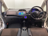 【前方視界】開放的な前方視界!運転がしやすく疲れにくいです♪窓が大きく、見通しがとっても良いおクルマですよ♪