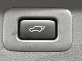 【パワーバックドア】スマートキーや運転席のボタンを押すだけでリアゲートが自動で開閉します!荷物を持っている時や、高い位置にあるバックドアを閉める際に便利な機能です♪