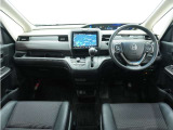 ◆視界広々で非常に運転しやすくロングドライブでも疲れを感じさせないすっきりとまとまったインパネ周りです。