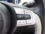 ◆アダプティブクルーズコントロール◆予め設定した車速内でクルマが自動的に加減速。前走車との適切な車間距離を維持しながら追従走行します。【LKAS】車線維持支援システムでステアリング操作を支援。