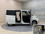 スライドドアは子供やお年寄りでも乗り降りしやすい!狭い場所に駐車した時、壁や隣の車にドアをぶつける心配もありません。雨の日で濡れにくく、お子様のいるママにもおススメな機能です!☆両側電動です♪☆