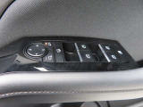 運転席のパワーウインドースイッチ部です。よく触れる場所だからこそ、使用状態があらわれますよね。ぜひこうした所もチェックしてください。